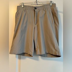 Men’s Underarmour Heatgear Golf Shorts, Size 32